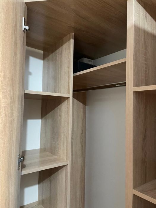 Шкаф  угловой в хорошом состояние