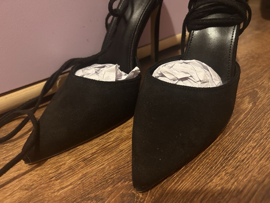 Високи токчета черни