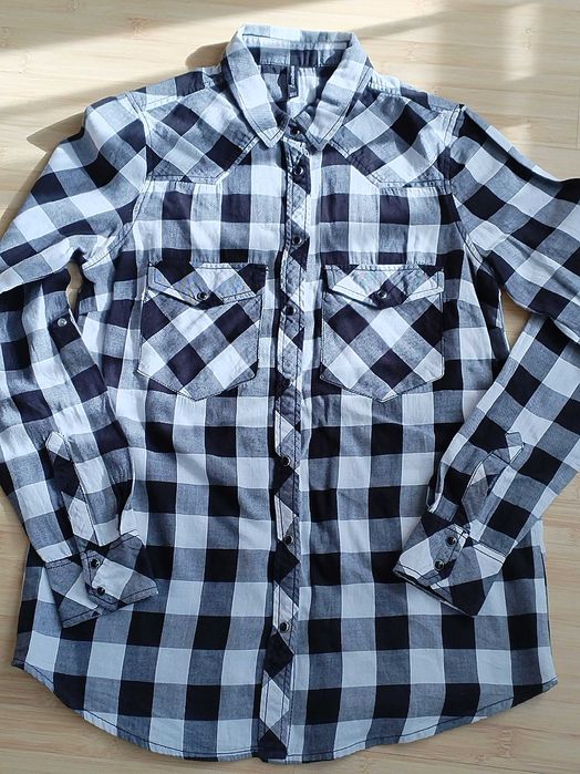 Две Дамски ризи в черно и бяло