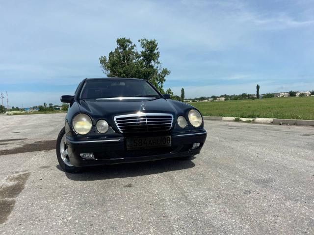 Мерседес бенс w210 e320 кожанный салон 2001 года 240 лошадинных сил!!!