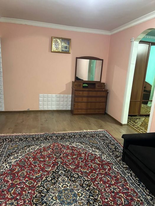 Diskotekada yechinayotgan qizlarning fotosuratlari