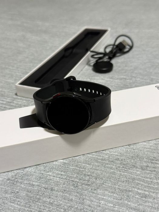 Продам Samsung Galaxy Watch4 — 65.000