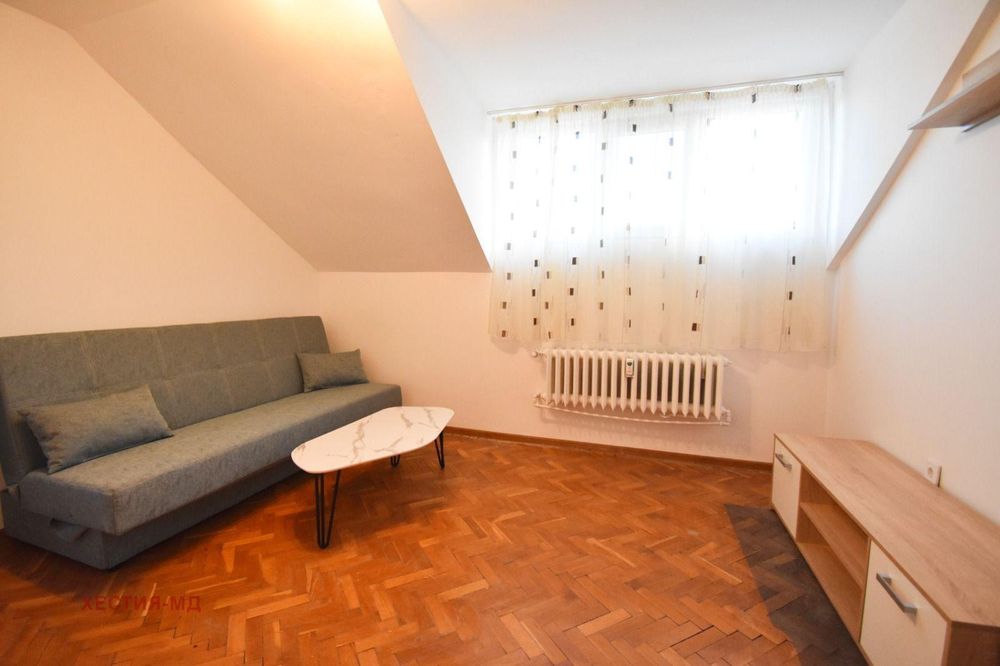 Тристаен апартамент в центъра на София.