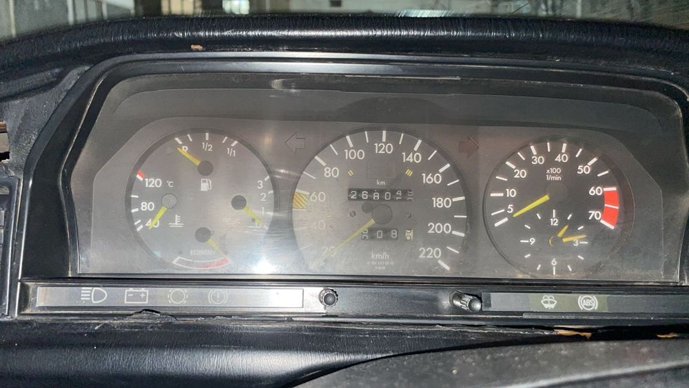 Продам запчасти на 190 Мерседес