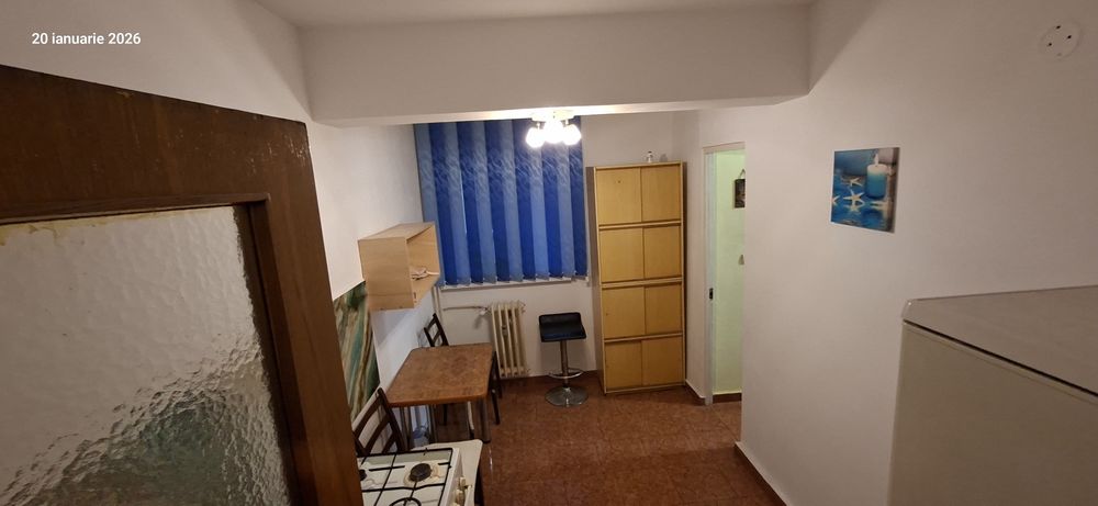 Caut fata pentru copil