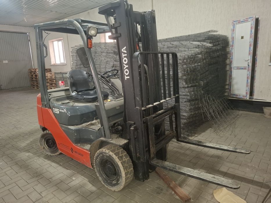 Вилочный погрузчик Toyota (кара)