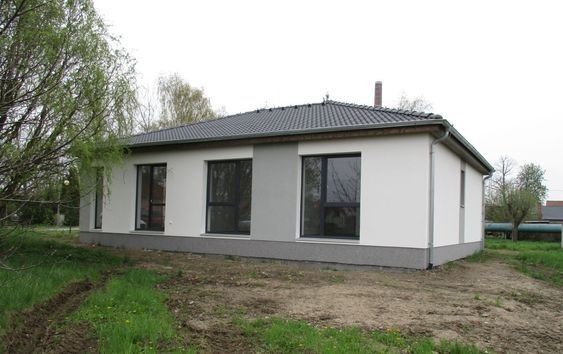 Vand case pe structura metalica si panouri sandwich