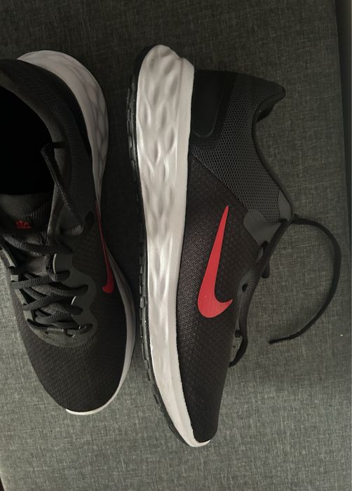 Nike Revolution 6