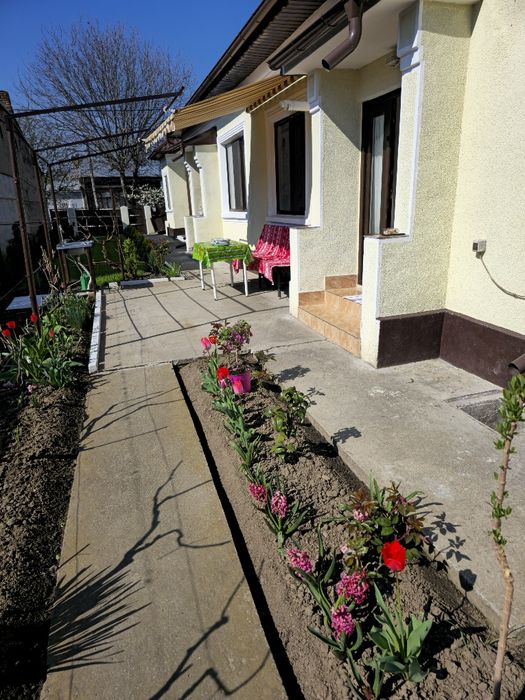 Casă de vânzare – complet mobilată și utilată