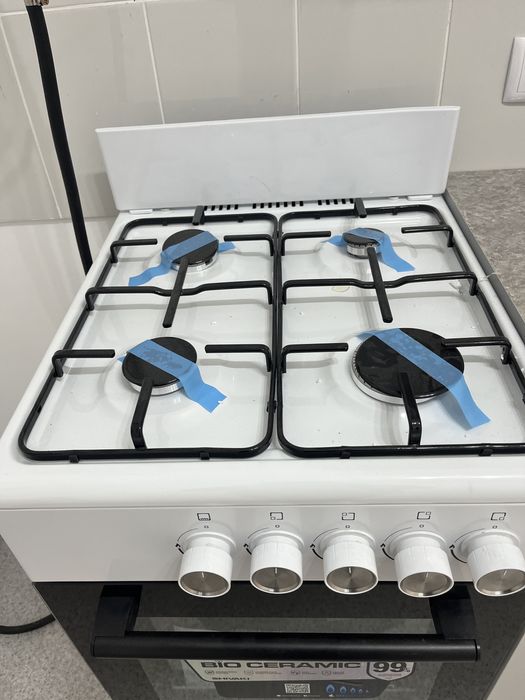 Продам газ плиту новый