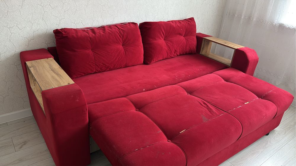 Продам диван на 1 этаже раскладной