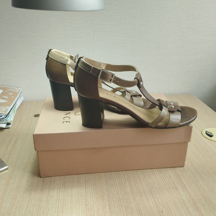 Продам босоножки