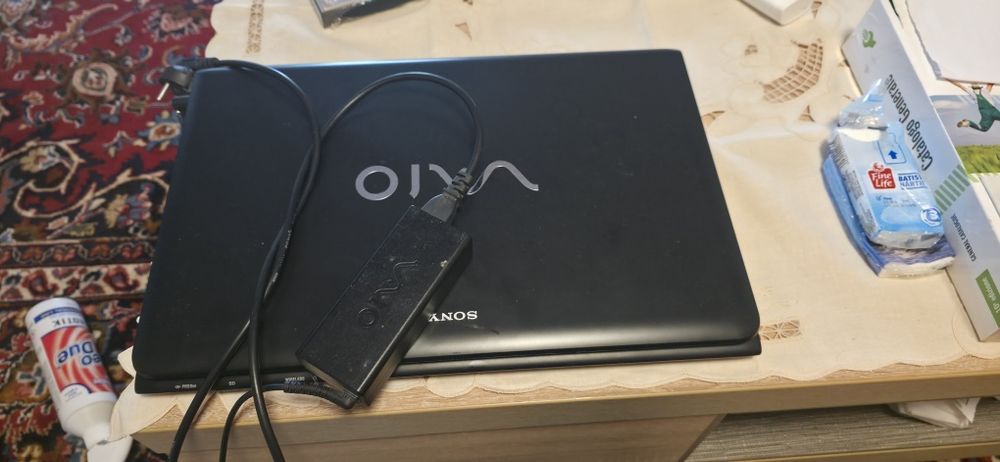 Leptop sony vaio impecabil Windows 11 ecran mare 17 "baterie tine perf
