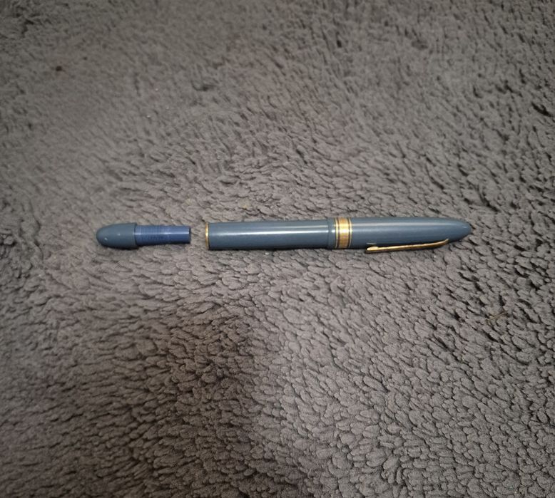 Stilou OMAS Extra original, peniță aur 18K, stare foarte bună, scriere fină, model italian premium pentru colecție sau utilizare.