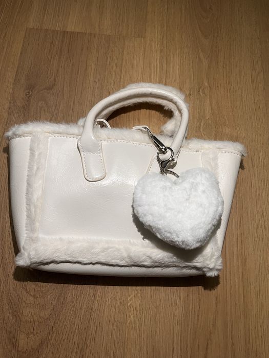 Маленькая пушистая сумочка