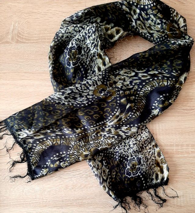 Ефектен ,дълъг шал и Фин ,рошав шал,фин ,шапка