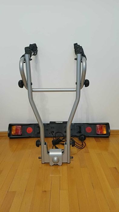 Suport Thule cârlig remorcare – 4 biciclete + light board