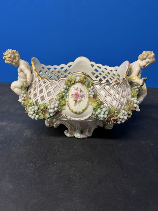 Колекционерска,порцеланова жардиниера Volkstedt,Germany