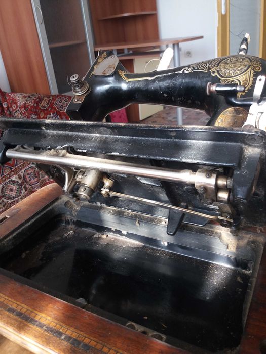 Старинна шевна машина