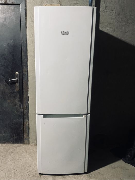 Холодильник Hotpoint Ariston сатылады