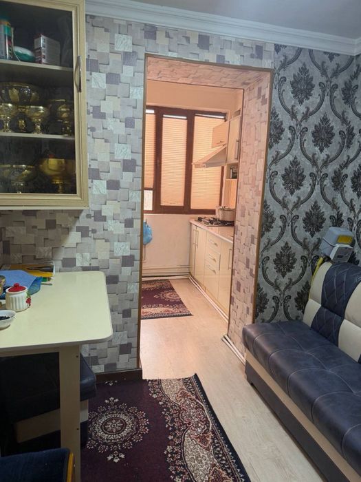 Продаётся 1 ком 4 этаж в районе вокзала кирпичный дом камрок савдо бор