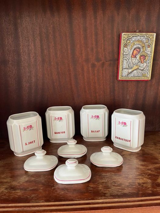 Български порцеланов сервиз за подправки 15+4