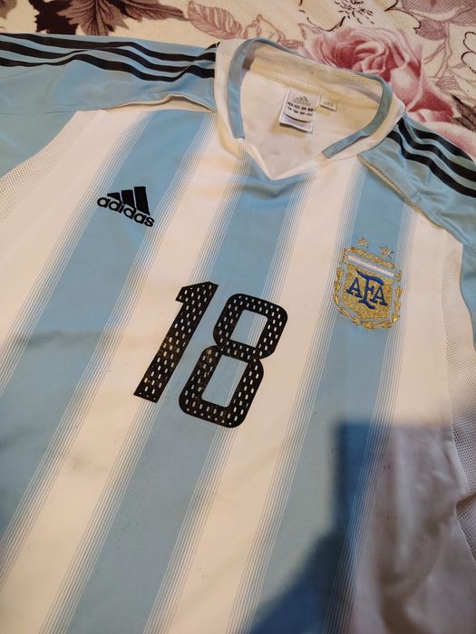 Vând tricou cu Messi original aproape nou