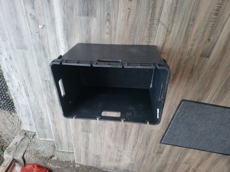 Продам пластиковые ящики.