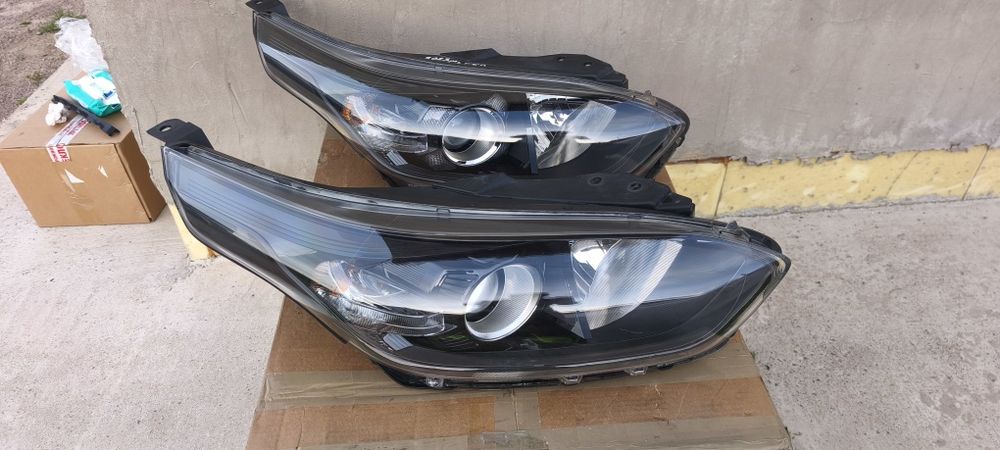 Фара правая оригинал Kia Ceed 92102J7001 Киа Сид 92102J7051