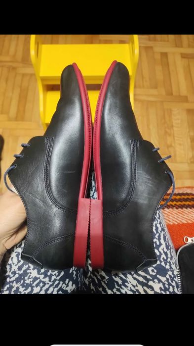 Camper Slippers с червена подметка