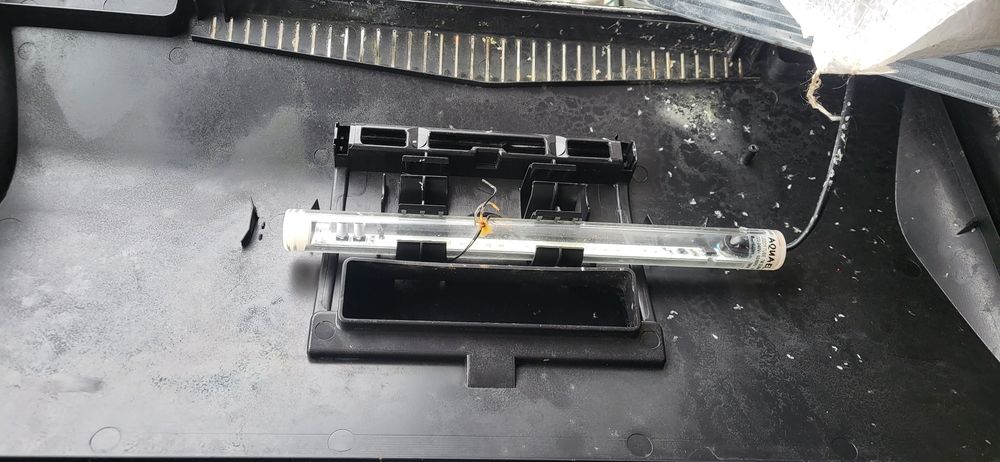 Acvariu  cu capac 54 litri cu iluminare 7 w(60/30/30)