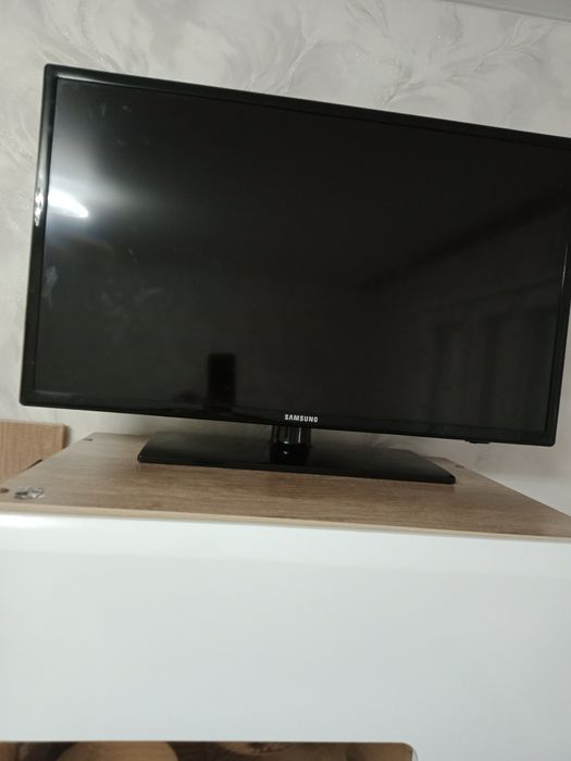 Телевизор Самсунг диагональ 84 см,