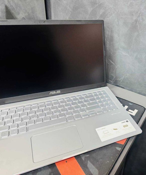 Продается ноутбук Asus intel CORE i7 в идеальном состоянии