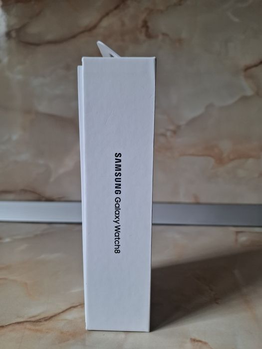 Samsung Galaxy Watch 8 – 40mm LTE (като нов, гаранционен)