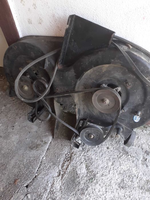 tractor tuns iarba