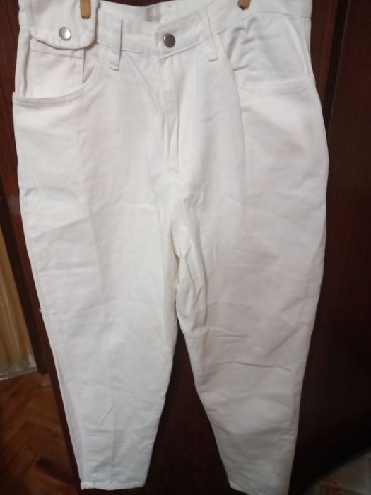 Бели карго дънки