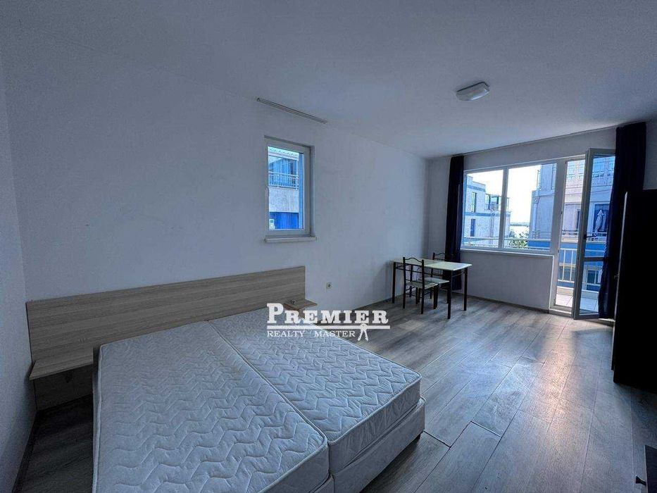 Просторно студио на първа линия в Поморие - 53990 EUR