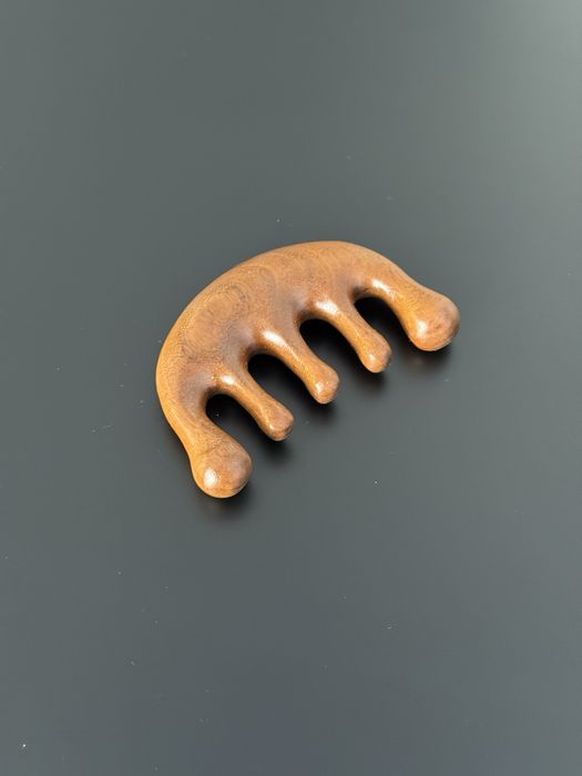 Гребень гуаша из сандалового дерева