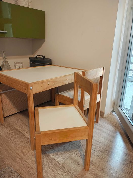 Dormitor cu pat, comoda și noptiera, pat copil, măsuță copil