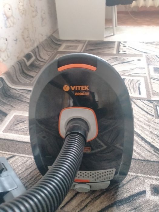 Продаю мощный пылесос Vitek