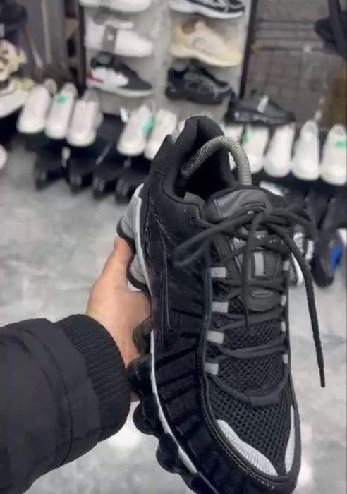 Nike shox white black