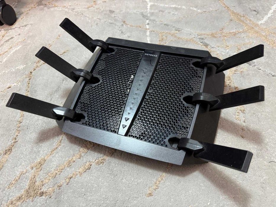 Router Netgear Nighthawk X6S AC4000 Tri-Band R8000P – folosit