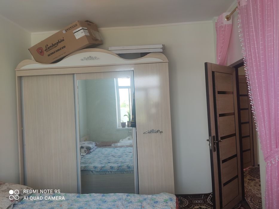 3 xonalik dom sotiladi