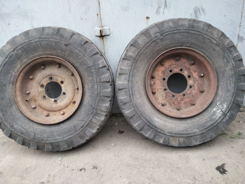 Продам шины 9.00 - 16 на ПТС.