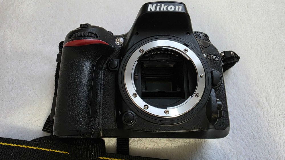Nikon D7100 – за части / неработещ, много запазен, 25k кадъра