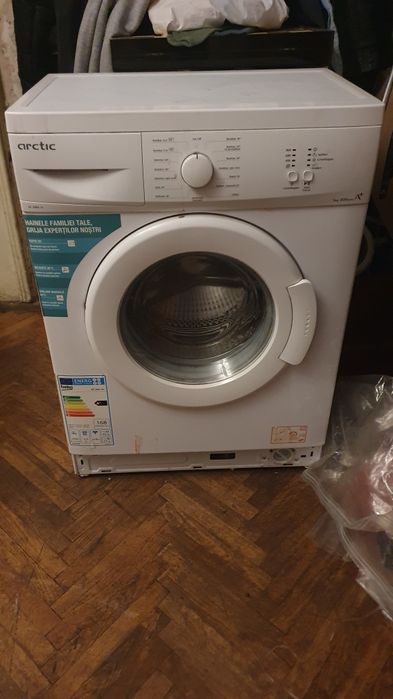 Vând  2 masini de spălat rufe Arctic și Whirlplod
