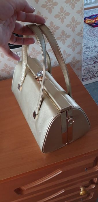 Продам женскую сумку