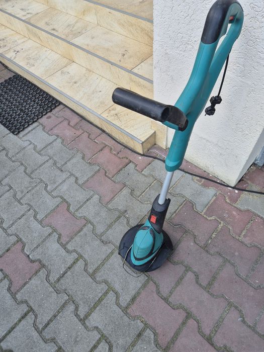 Vind Trimmer electric Bosch cu fir