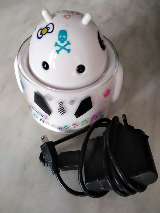 Мини тонколона във формата на андроид / зареждаща се / има и зарядно