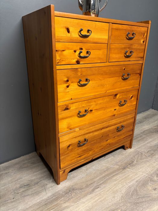 Comoda rășinoase cu sertare